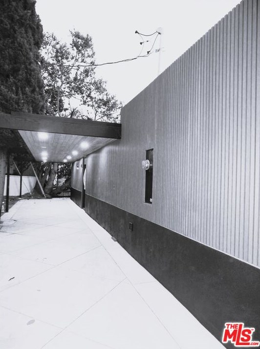 8750 Skyline Dr, Los Angeles CA  90046-1422 exterior