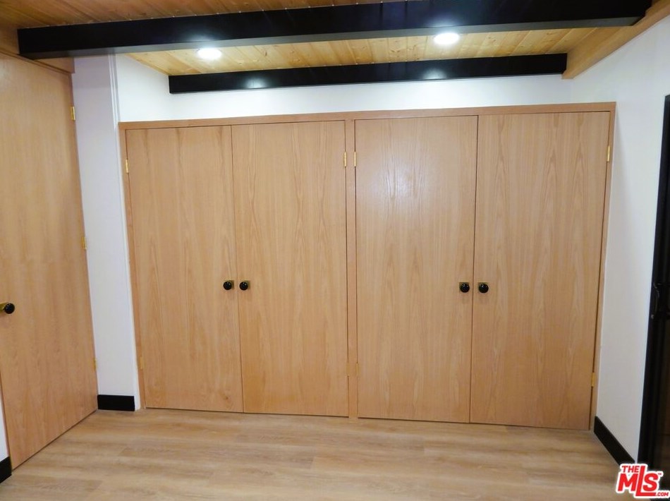 8750 Skyline Dr, Los Angeles CA  90046-1422 exterior