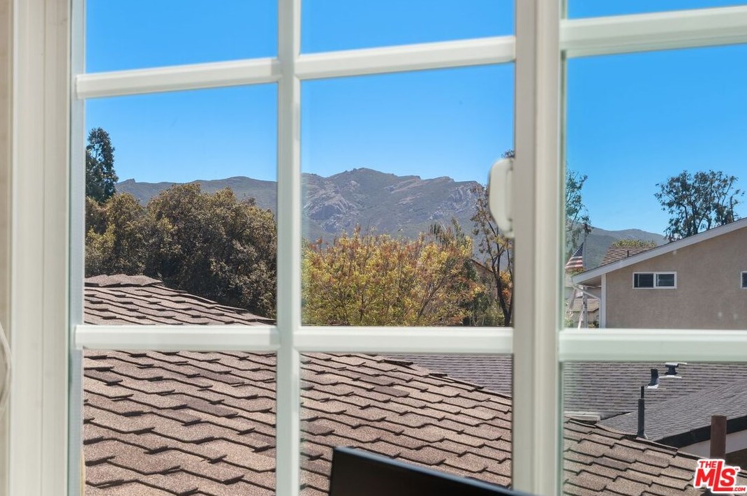 247 Fallbrook Ave, Thousand Oaks CA 91320-4255 exterior