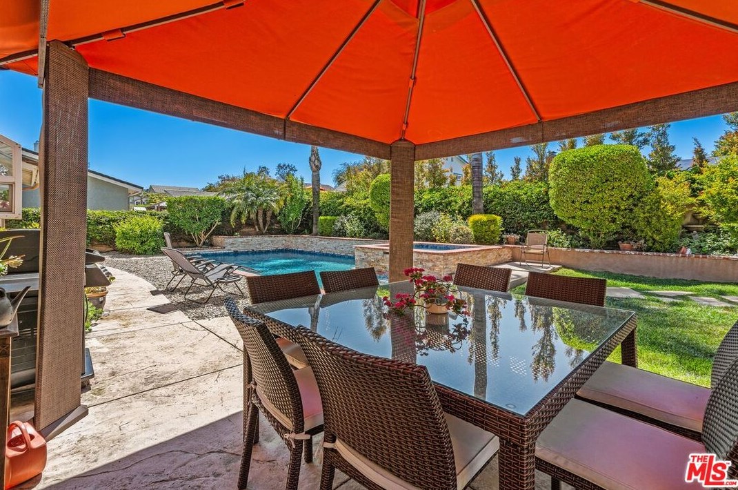 247 Fallbrook Ave, Thousand Oaks CA 91320-4255 exterior