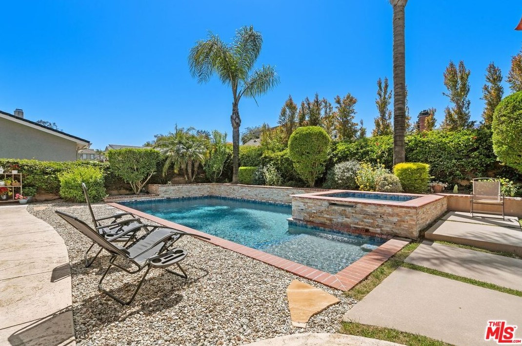 247 Fallbrook Ave, Thousand Oaks CA 91320-4255 exterior