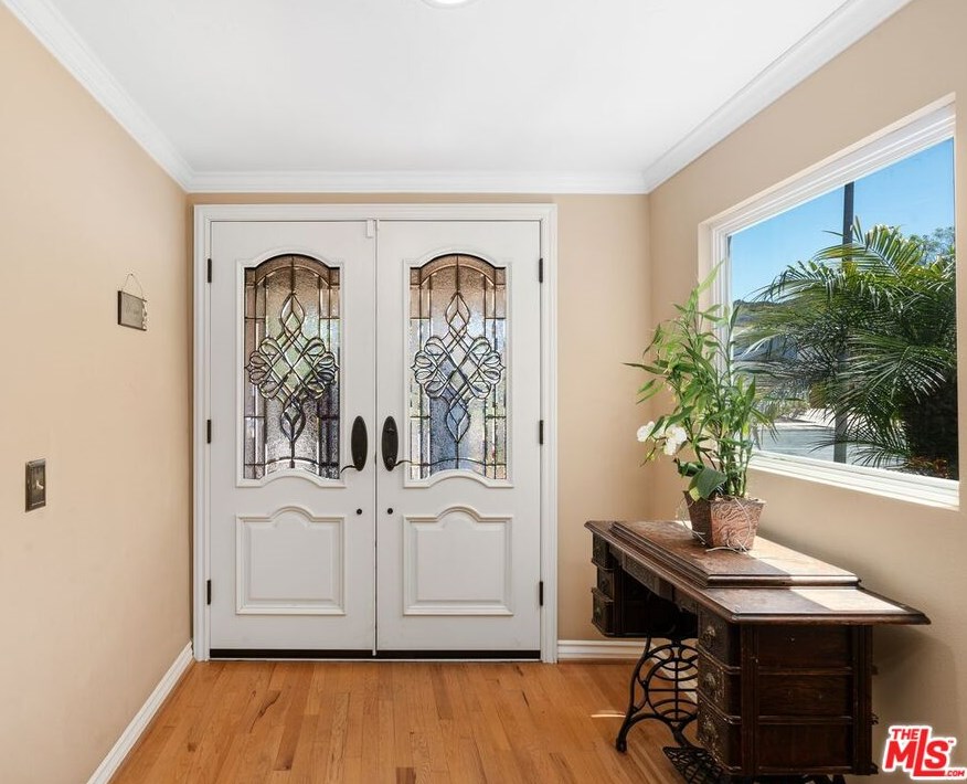 247 Fallbrook Ave, Thousand Oaks CA 91320-4255 exterior