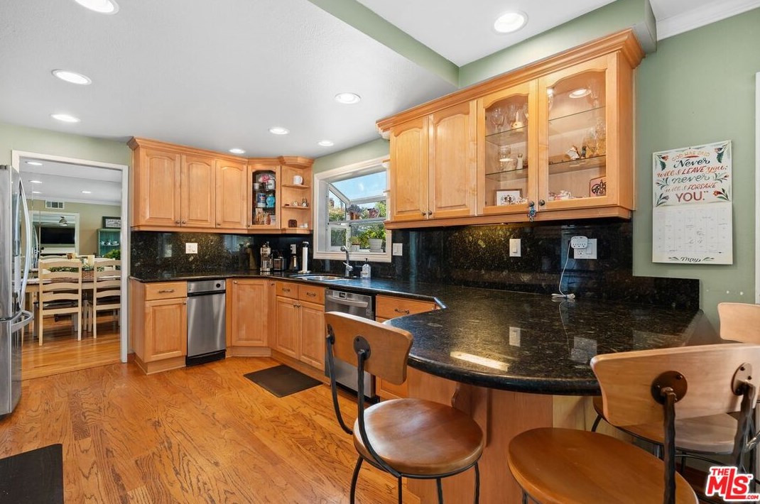 247 Fallbrook Ave, Thousand Oaks CA 91320-4255 exterior