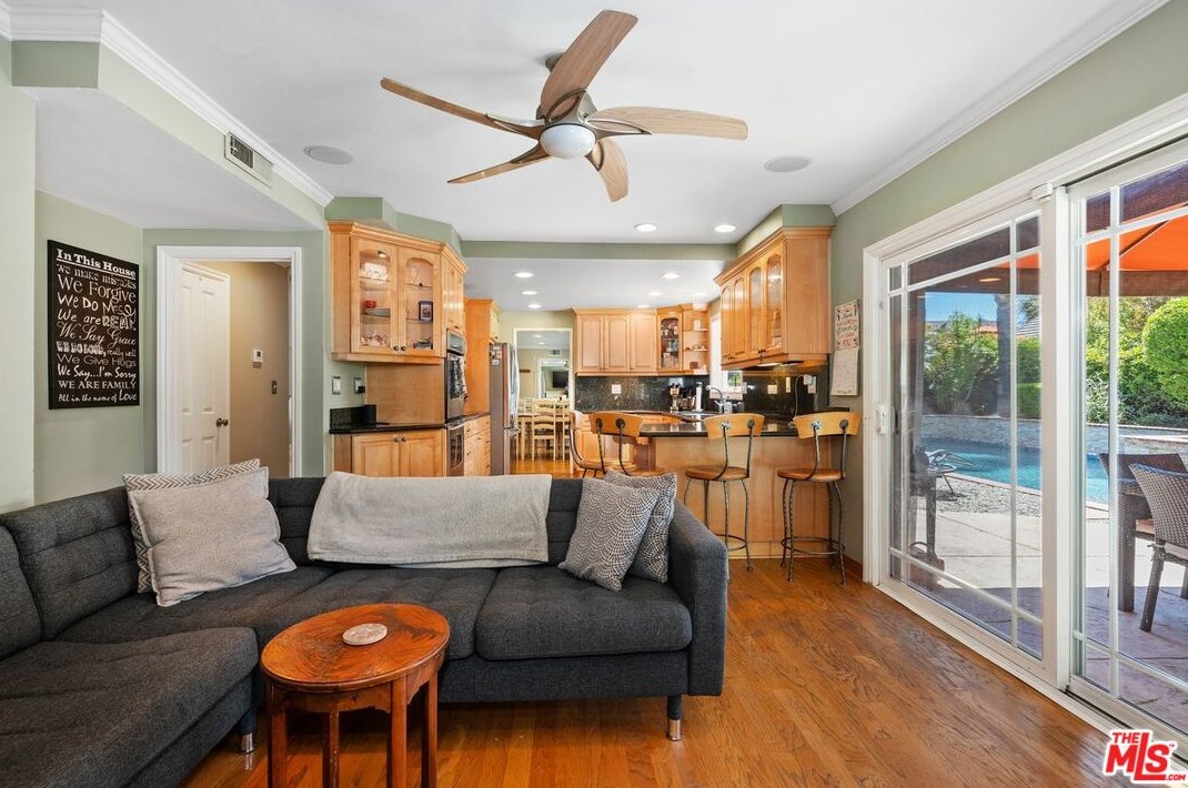 247 Fallbrook Ave, Thousand Oaks CA 91320-4255 exterior