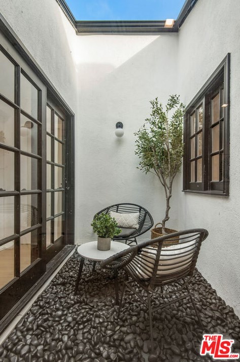 3207 Corinth Ave, Los Angeles CA  90066-1310 exterior