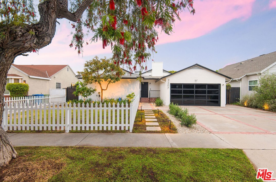3207 Corinth Ave, Los Angeles CA  90066-1310 exterior