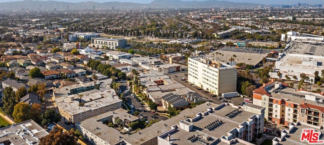 3740 Santa Rosalia Dr, Los Angeles CA  90008-3620 exterior