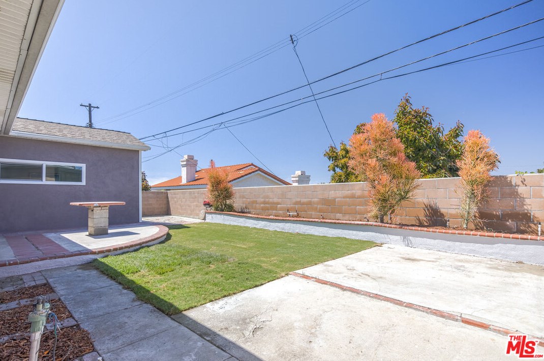 2433 238 St, Torrance CA  90505-4510 exterior