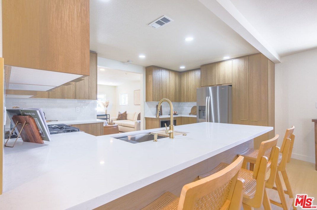 2433 238 St, Torrance CA  90505-4510 exterior