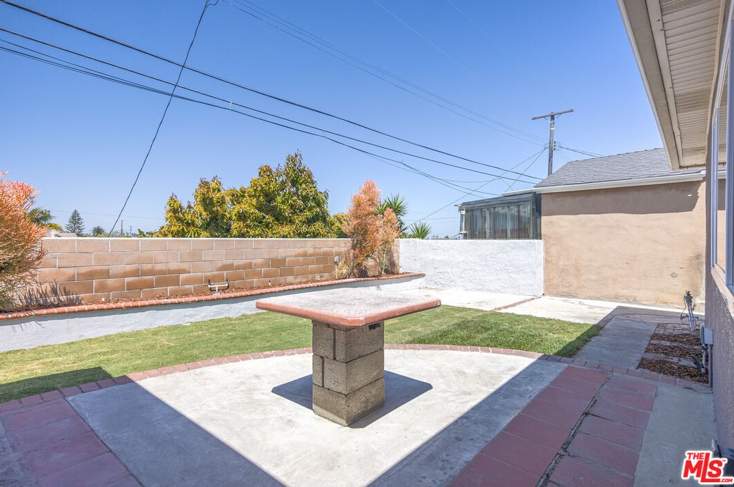 2433 238 St, Torrance CA  90505-4510 exterior