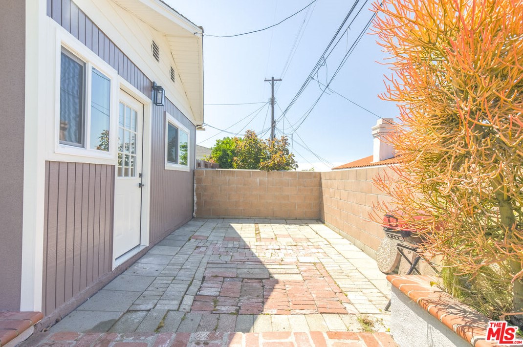 2433 238 St, Torrance CA  90505-4510 exterior