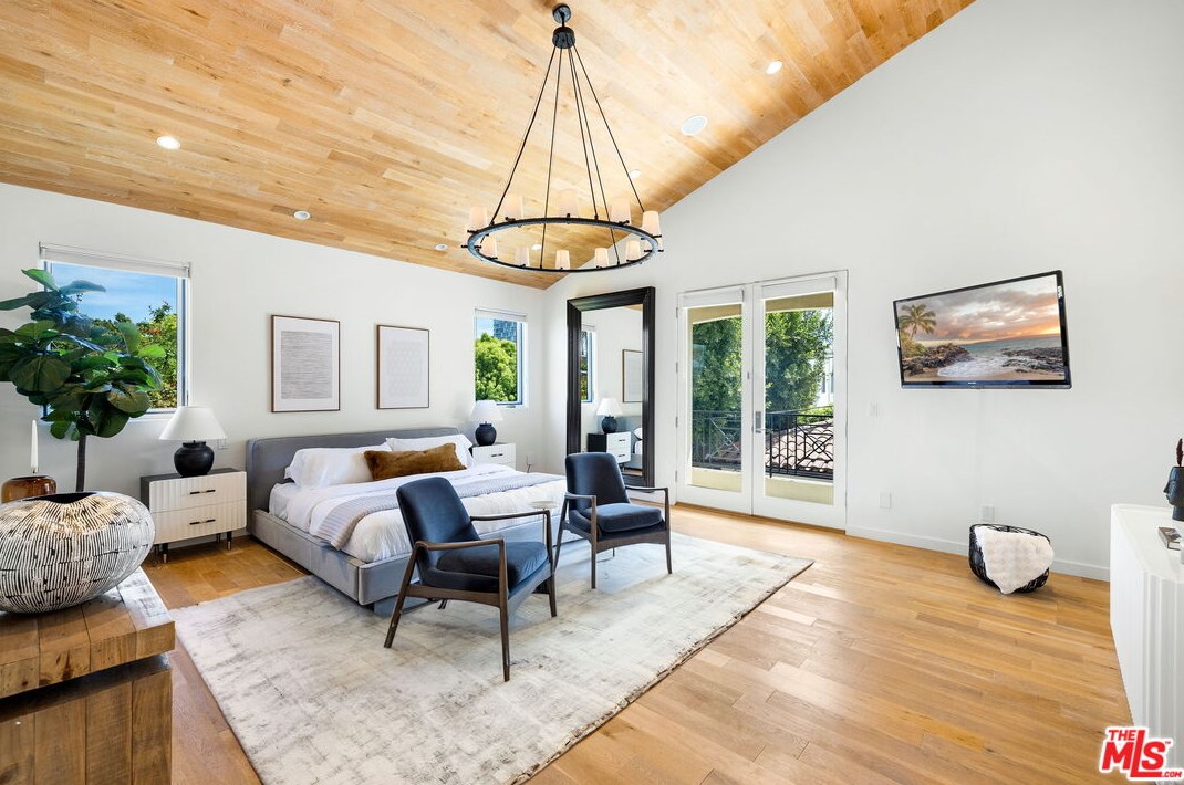 6370 Lindenhurst Ave, Los Angeles CA  90048-4730 exterior