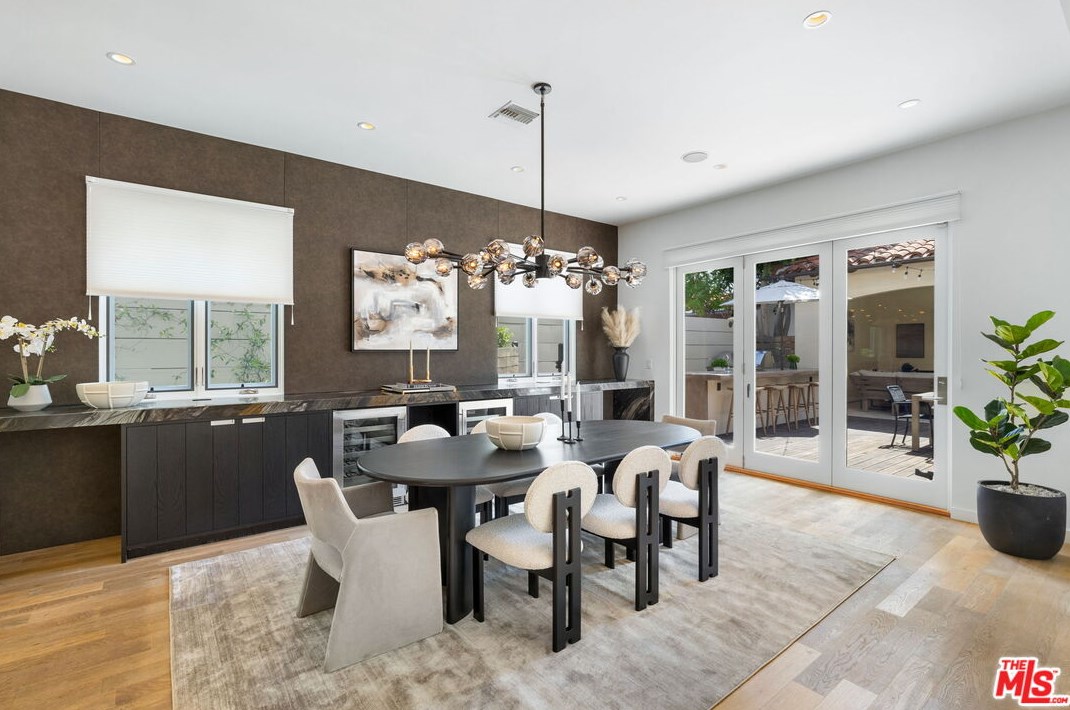 6370 Lindenhurst Ave, Los Angeles CA  90048-4730 exterior