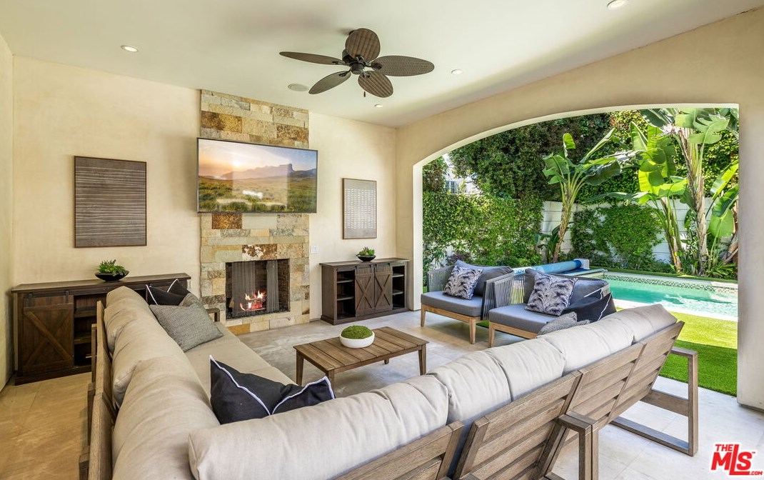 6370 Lindenhurst Ave, Los Angeles CA  90048-4730 exterior