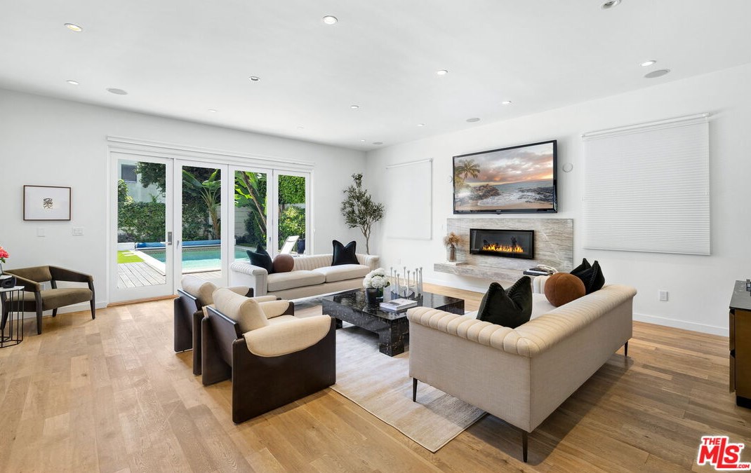 6370 Lindenhurst Ave, Los Angeles CA  90048-4730 exterior