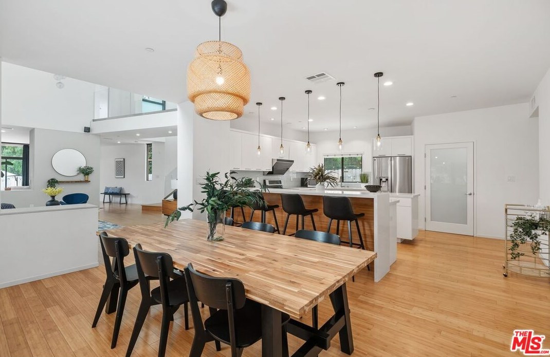 645 Pioneer Dr, Glendale CA  91203-1636 exterior