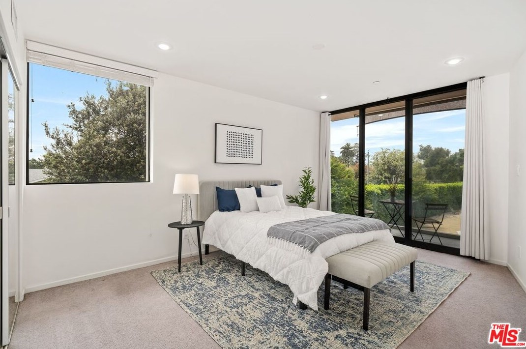 645 Pioneer Dr, Glendale CA  91203-1636 exterior