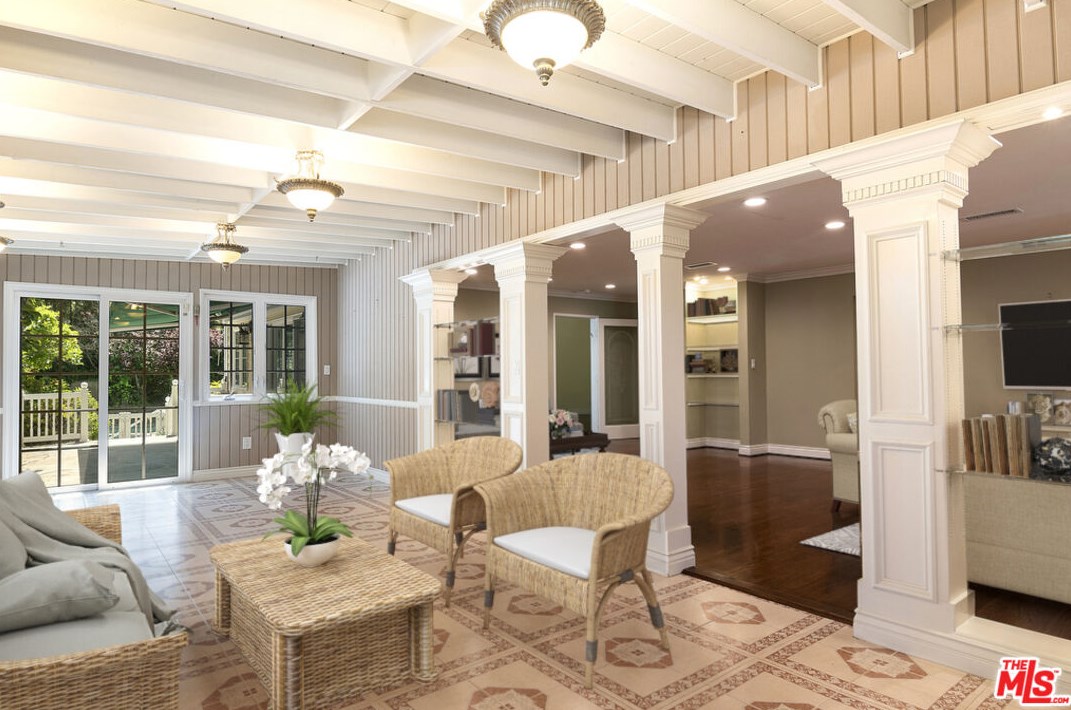 11840 Stanwood Dr, Los Angeles CA  90066-1122 exterior