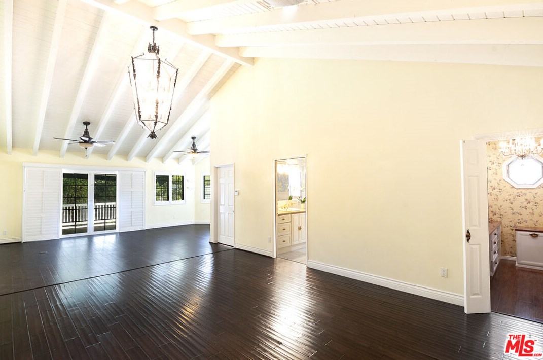 11840 Stanwood Dr, Los Angeles CA  90066-1122 exterior