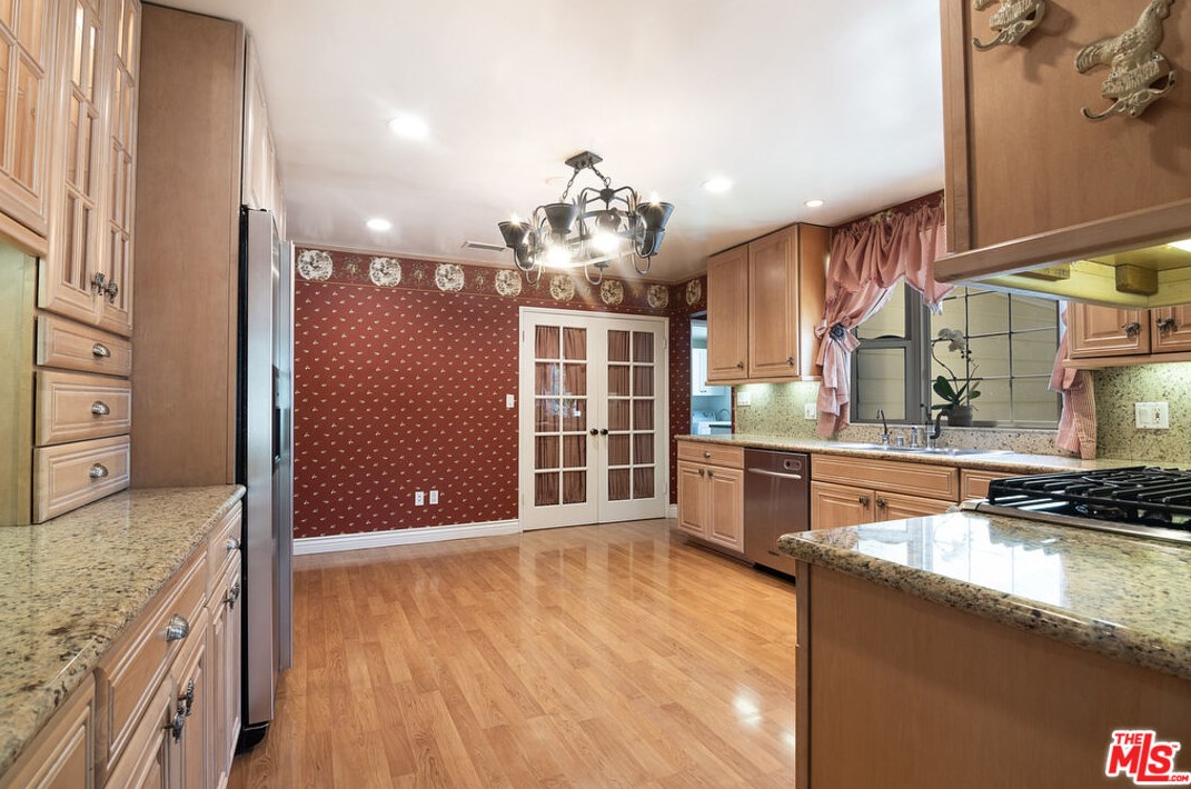 11840 Stanwood Dr, Los Angeles CA  90066-1122 exterior