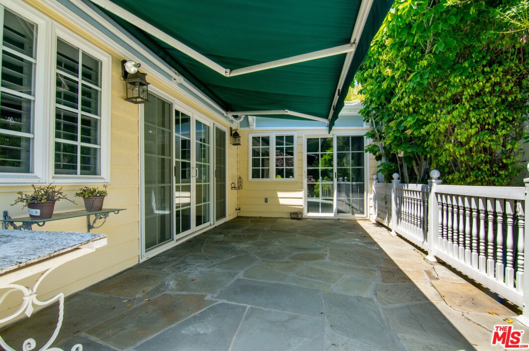 11840 Stanwood Dr, Los Angeles CA  90066-1122 exterior