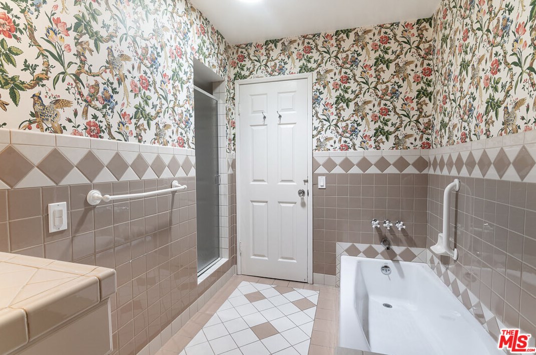 11840 Stanwood Dr, Los Angeles CA  90066-1122 exterior