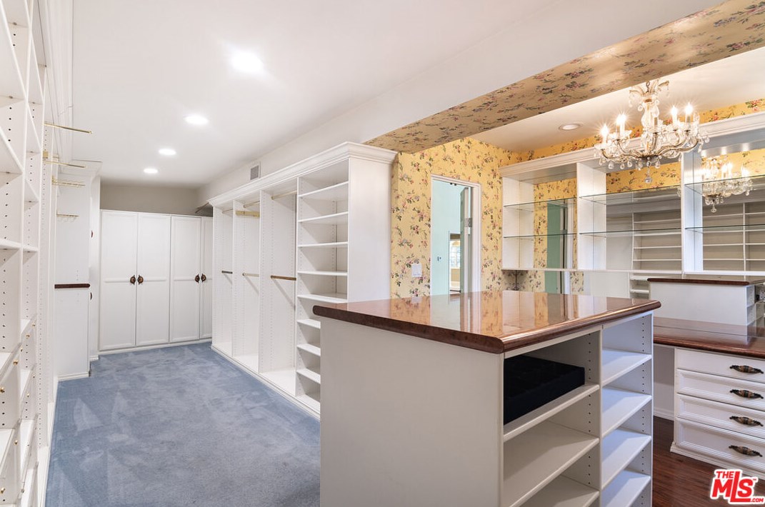 11840 Stanwood Dr, Los Angeles CA  90066-1122 exterior