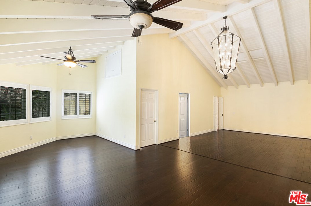 11840 Stanwood Dr, Los Angeles CA  90066-1122 exterior