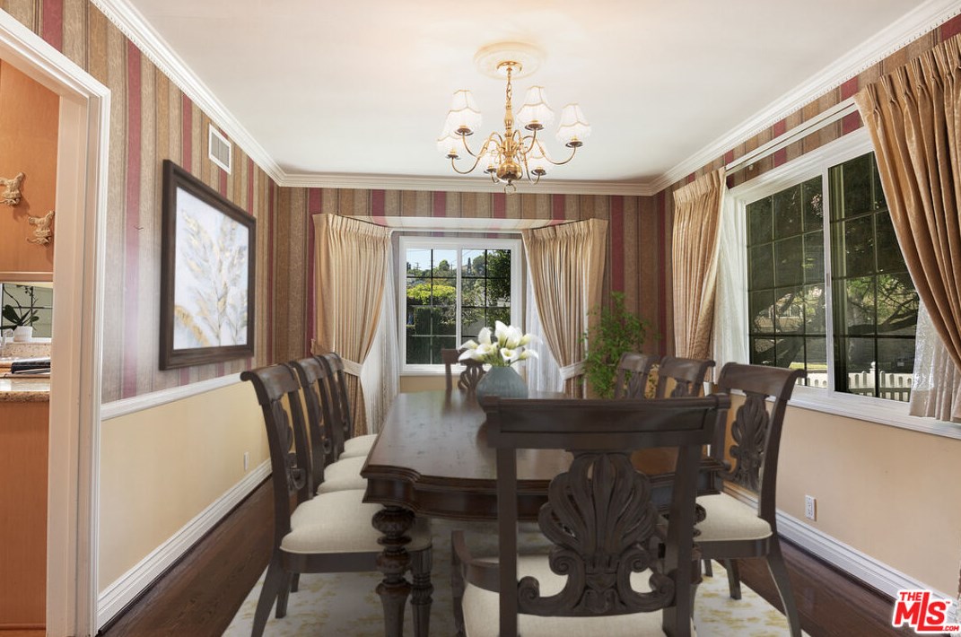 11840 Stanwood Dr, Los Angeles CA  90066-1122 exterior