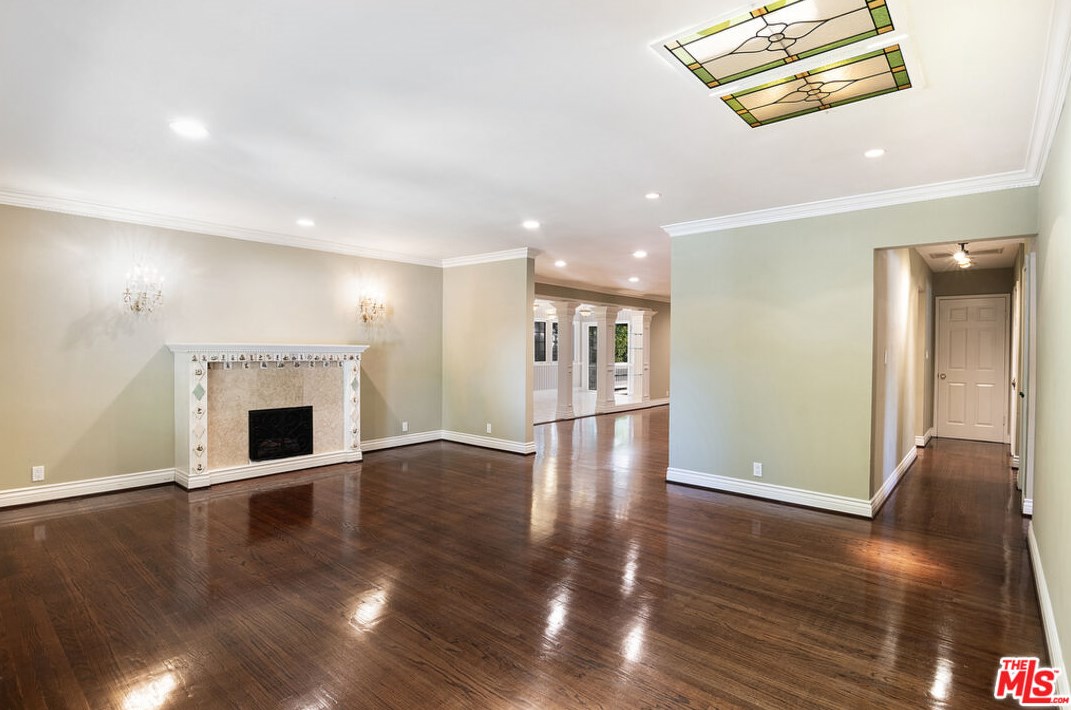 11840 Stanwood Dr, Los Angeles CA  90066-1122 exterior