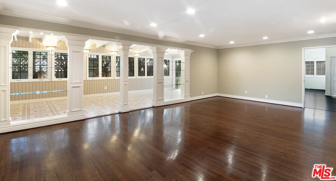 11840 Stanwood Dr, Los Angeles CA  90066-1122 exterior