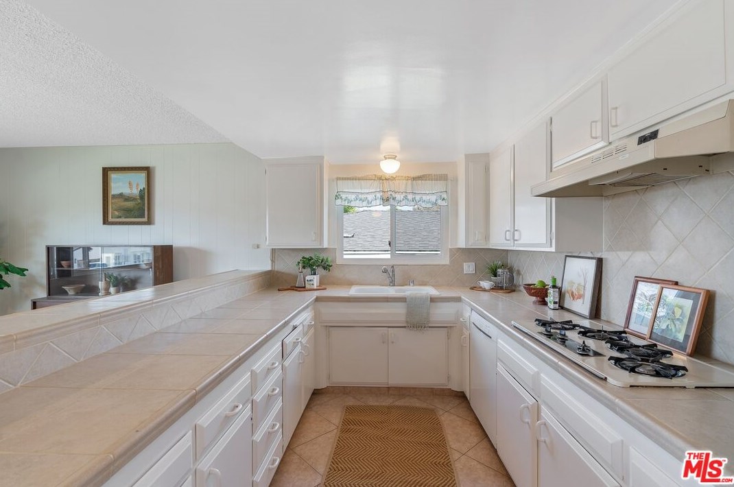 1505 Mariposa Ave, El Segundo CA 90245-3229 exterior