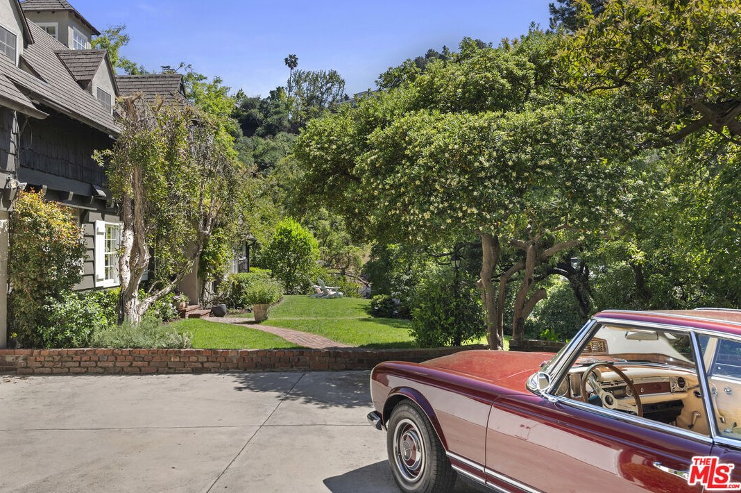 7613 Willow Glen Rd, Los Angeles CA  90046-1655 exterior