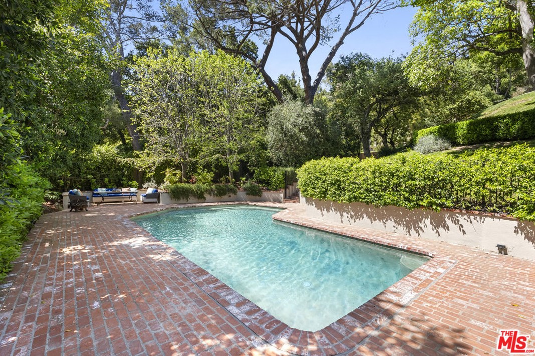 7613 Willow Glen Rd, Los Angeles CA  90046-1655 exterior