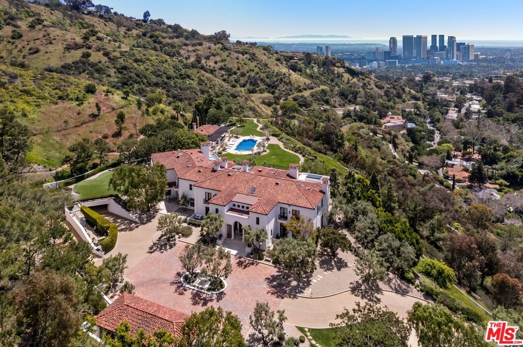 9904 Kip Dr, Beverly Hills CA  90210-2014 exterior