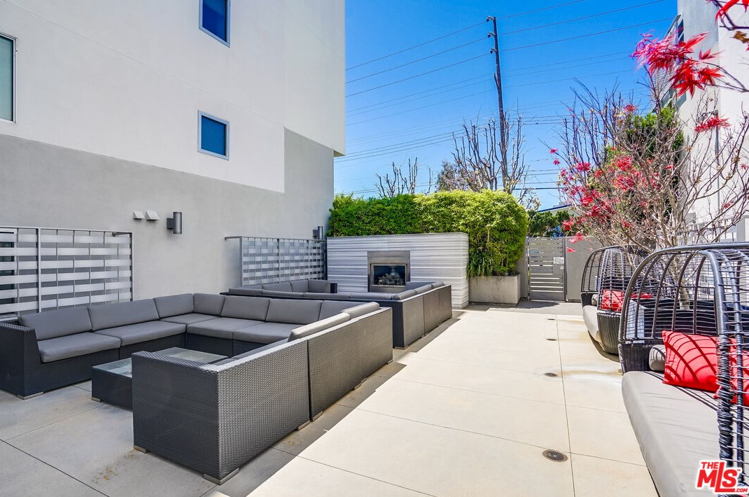 1700 Sawtelle Blvd, Los Angeles CA  90025-6284 exterior