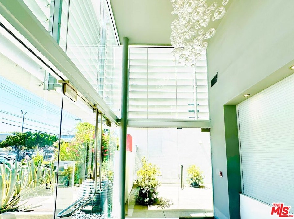 1700 Sawtelle Blvd, Los Angeles CA  90025-6284 exterior