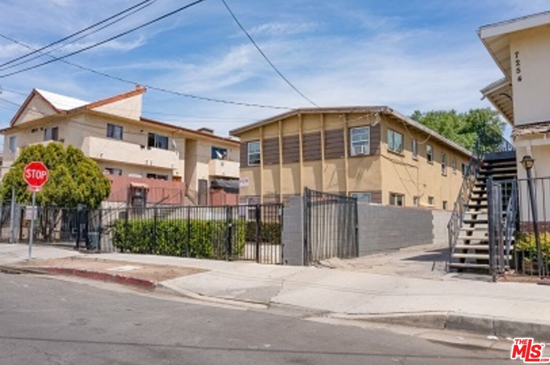 7260 Canby Ave, Los Angeles CA  91335-3009 exterior