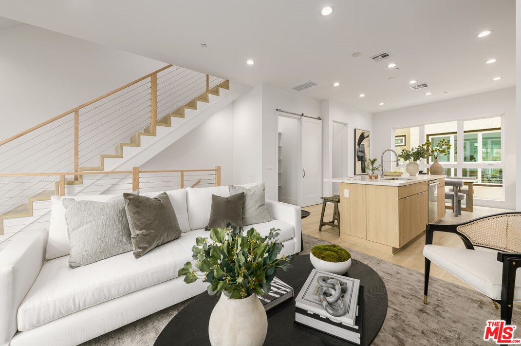 1248 Lodi Pl, Los Angeles CA  90038-1710 exterior