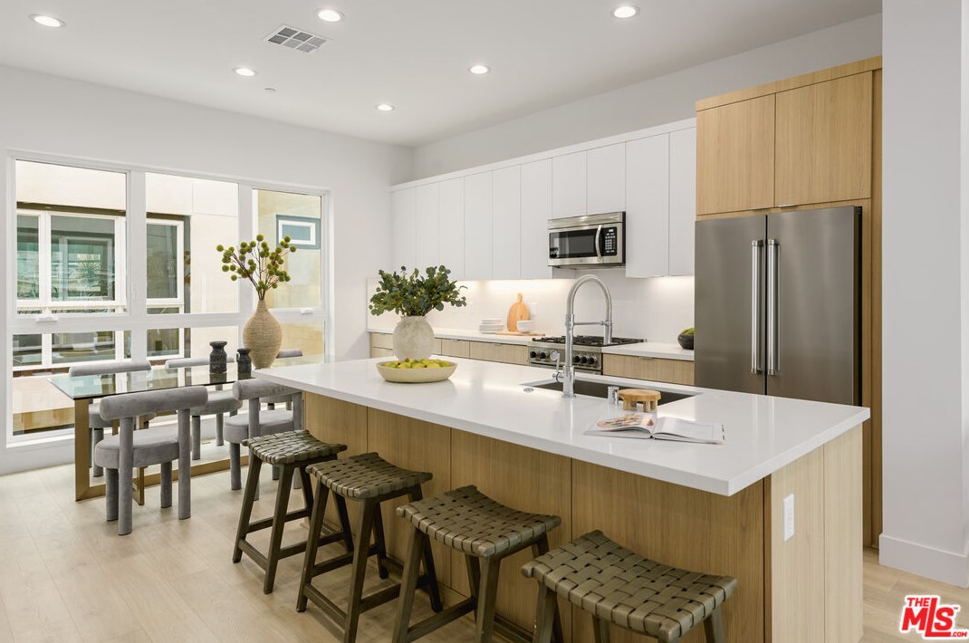 1248 Lodi Pl, Los Angeles CA  90038-1710 exterior