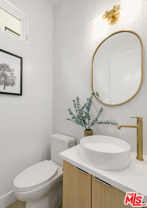 1248 Lodi Pl, Los Angeles CA  90038-1710 exterior