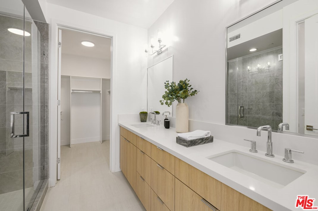 1248 Lodi Pl, Los Angeles CA  90038-1710 exterior