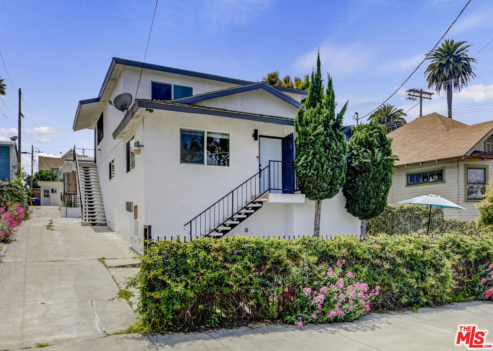 961 Edgeware Rd, Los Angeles CA  90026-5635 exterior