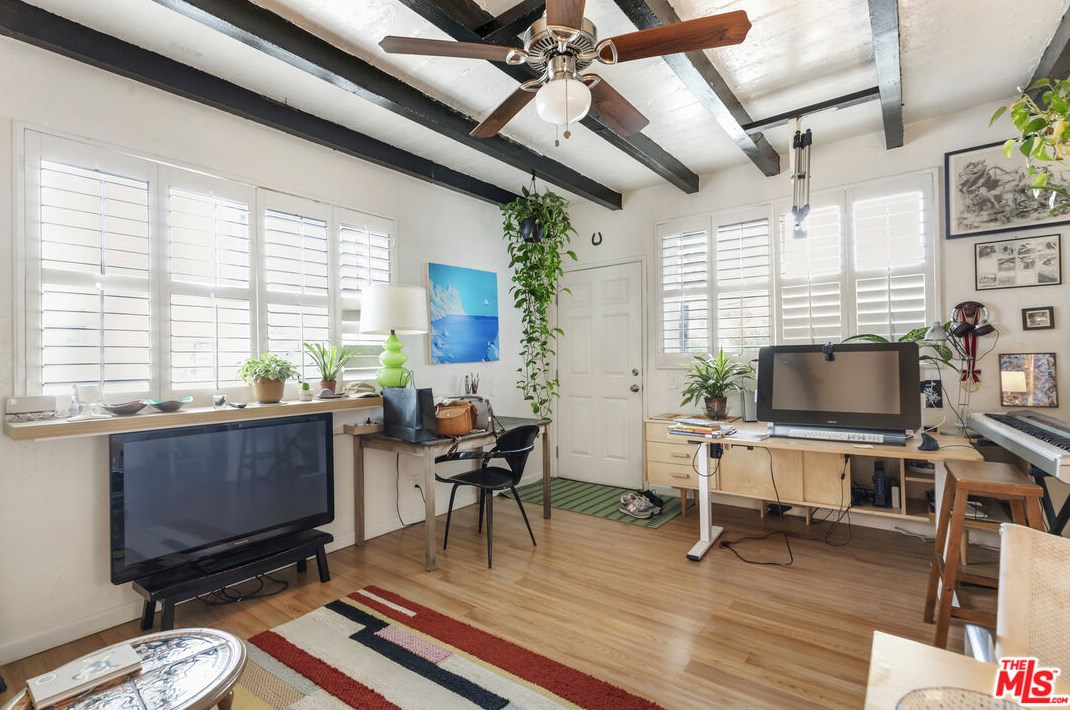 961 Edgeware Rd, Los Angeles CA  90026-5635 exterior