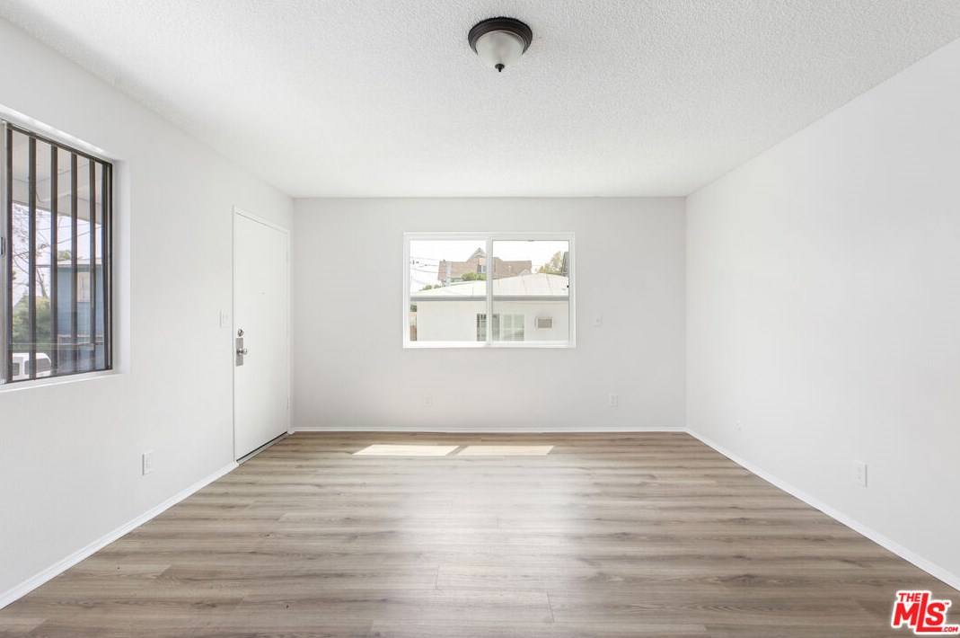961 Edgeware Rd, Los Angeles CA  90026-5635 exterior
