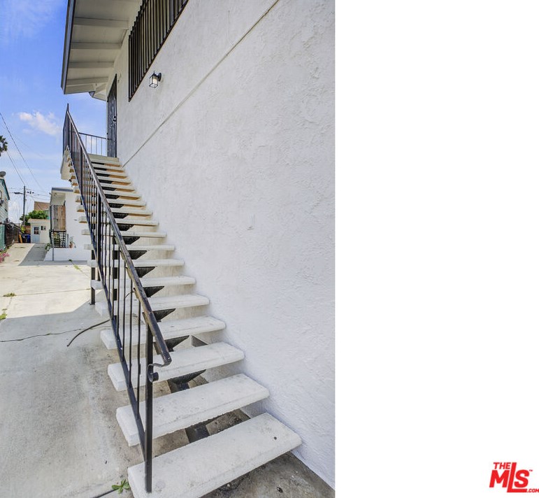 961 Edgeware Rd, Los Angeles CA  90026-5635 exterior
