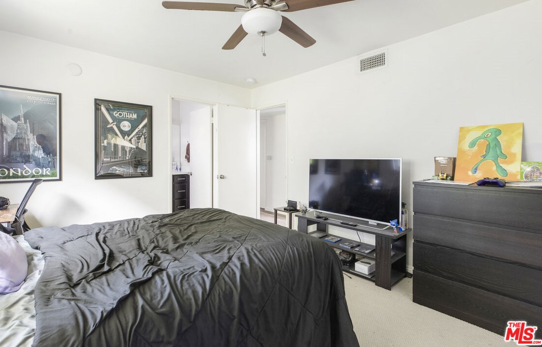 961 Edgeware Rd, Los Angeles CA  90026-5635 exterior
