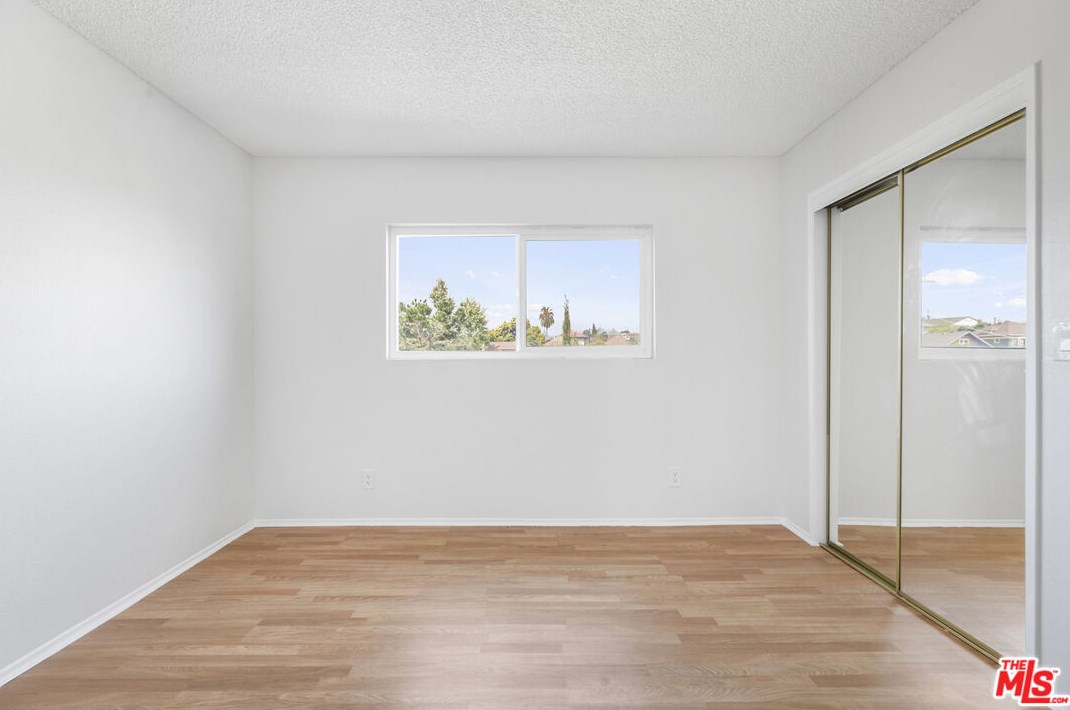 961 Edgeware Rd, Los Angeles CA  90026-5635 exterior