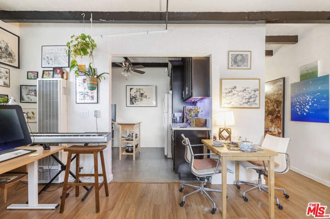 961 Edgeware Rd, Los Angeles CA  90026-5635 exterior