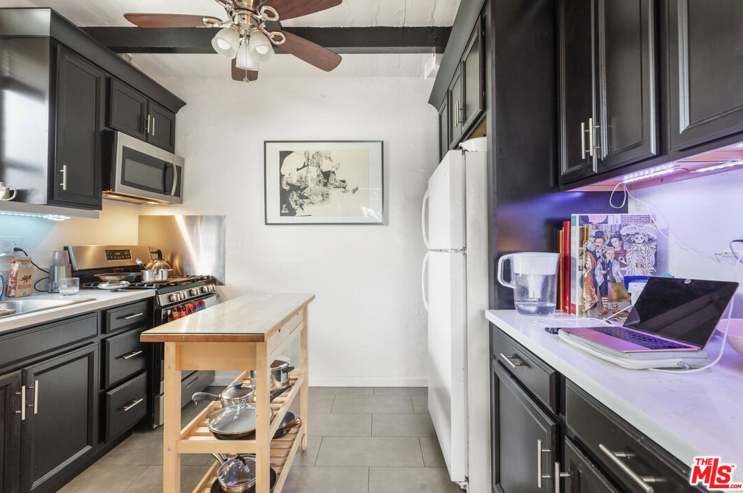 961 Edgeware Rd, Los Angeles CA  90026-5635 exterior